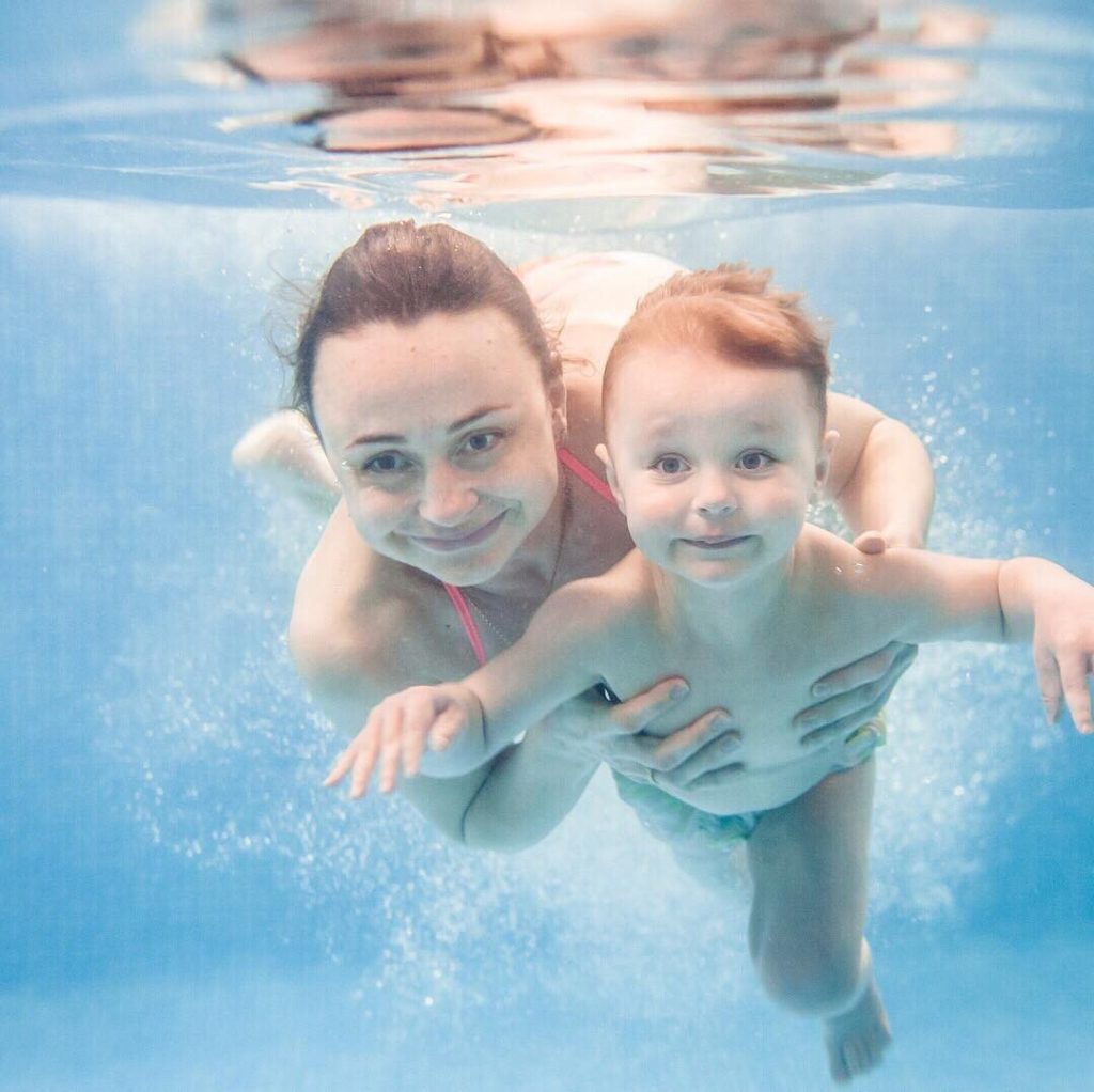 Плач під час купання у ванній. Акватренер Юлія Савочкіна | Waterbaby